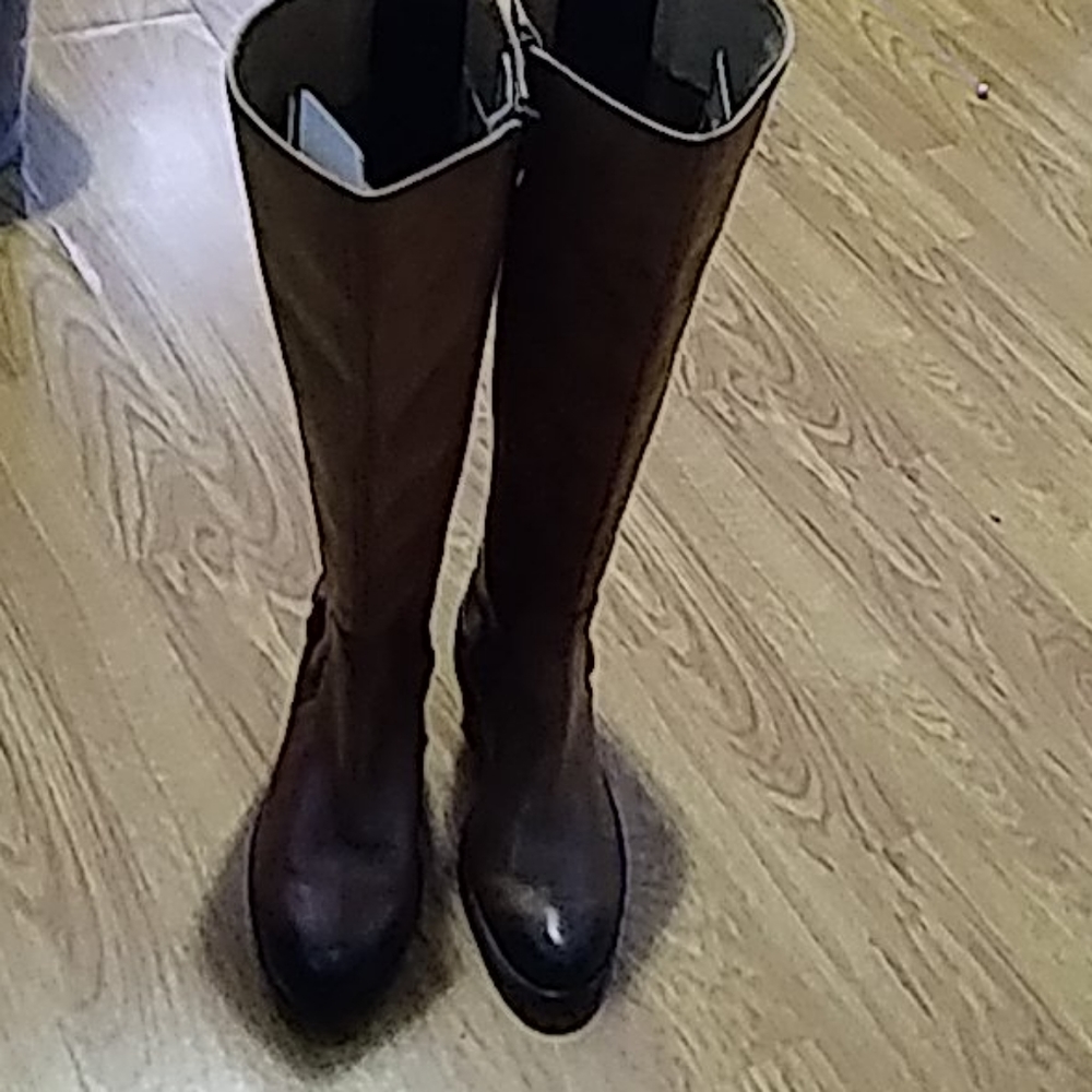 Knee high boot - Picture 2 of 4